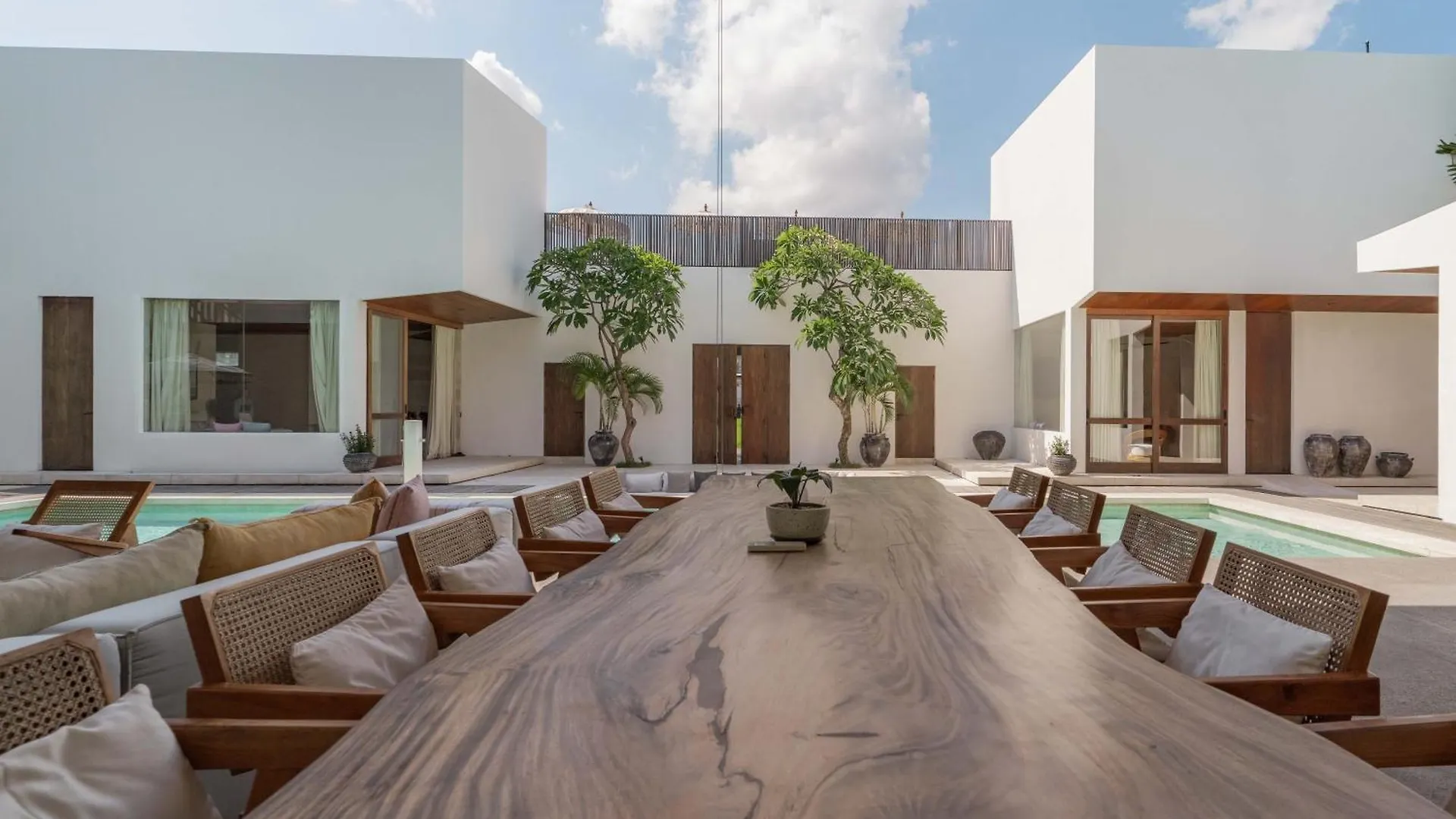 Villa Boya - 6Br Luxury Oasis In Central Berawa Canggu  Canggu (Bali)