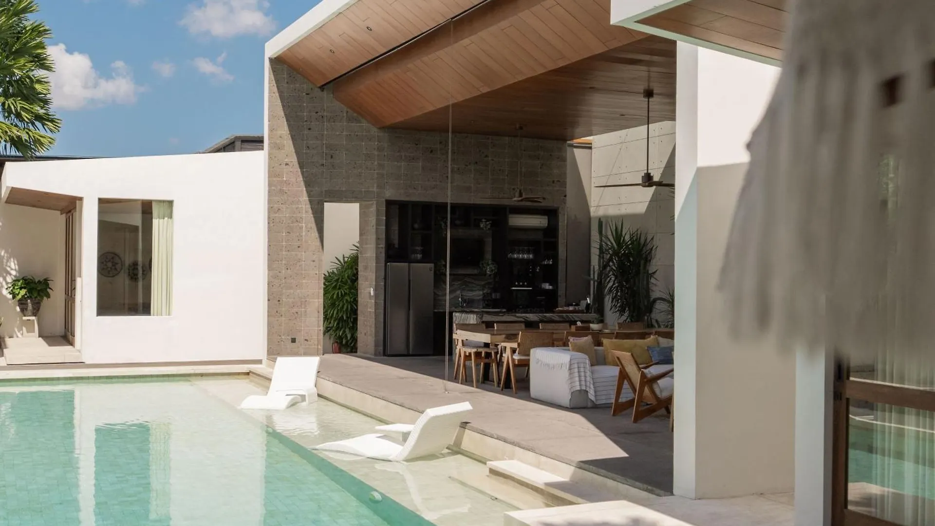 Villa Boya - 6Br Luxury Oasis In Central Berawa Canggu  0*, Canggu (Bali)